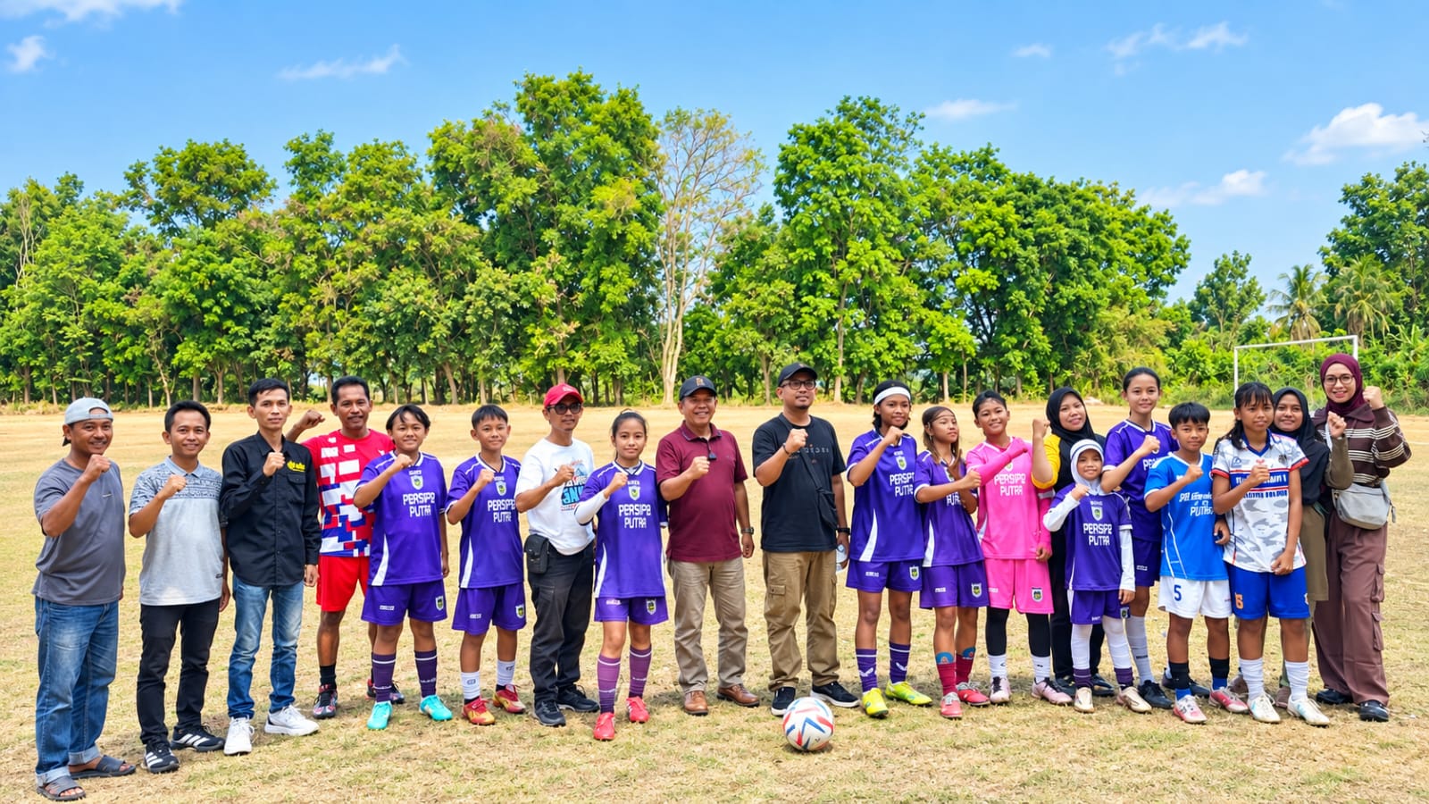 Pembinaan sepak bola usia muda terus diberikan kepada Akademi Persipo Putri Purwakarta. (HaloPWK)