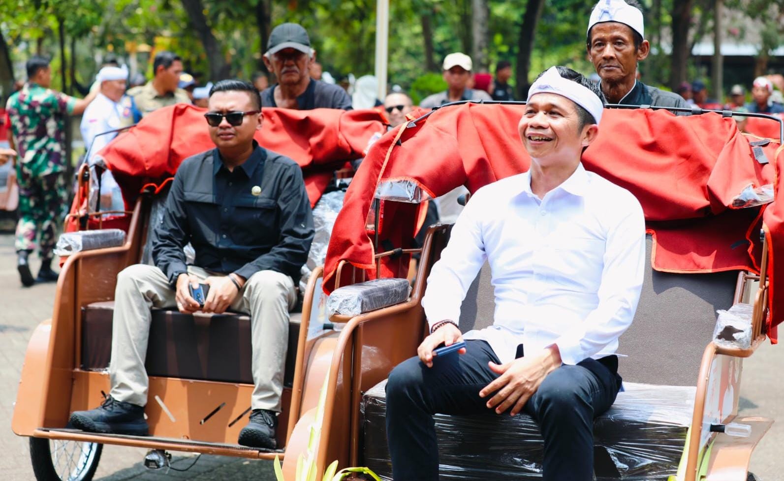 Bupati Purwakarta Saepul Bahri Binzein alias Om Zein dengan Anggota DPRD Jawa Barat Maula Akbar Mulyadi. (HaloPWK)