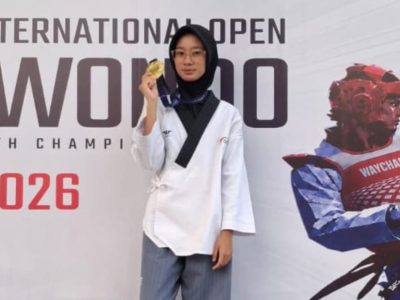 Nadila Mahiraqil Azalia, siswi kelas XE1 SMAN 1 Purwakarta, berhasil meraih medali emas. (HaloPWK)