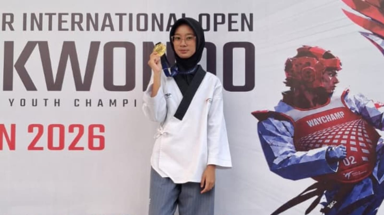 Nadila Mahiraqil Azalia, siswi kelas XE1 SMAN 1 Purwakarta, berhasil meraih medali emas. (HaloPWK)