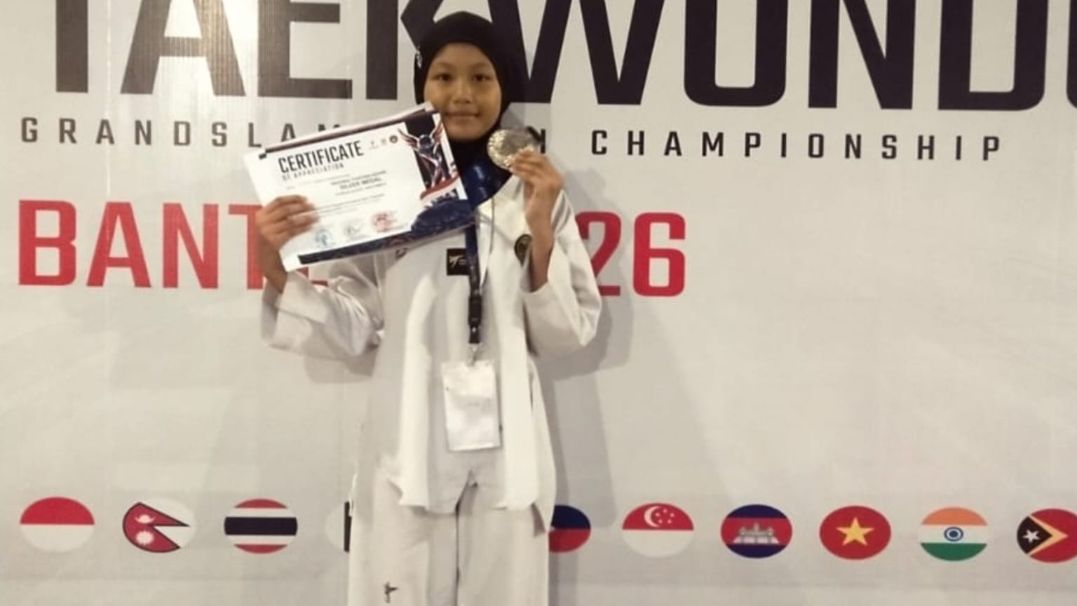 Nadhira Thafana Azhar, siswi SDS Plus 2 Al Muhajirin, berhasil meraih medali perak. (HaloPWK)