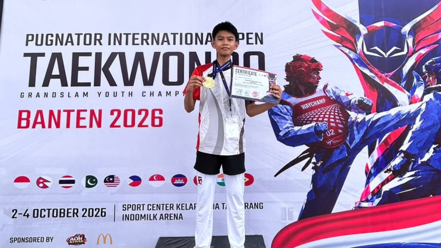 Muhammad Ridwan Abdul Aziz, siswa SMP Negeri 1 Purwakarta, berhasil meraih medali emas dalam ajang Pugnator International Open Taekwondo. (HaloPWK)