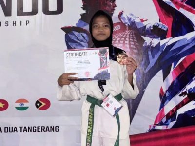 Karina Ayu Putri, siswi MTsN 1 Purwakarta, berhasil meraih medali perunggu dalam ajang Pugnator International Open Taekwondo. (HaloPWK)