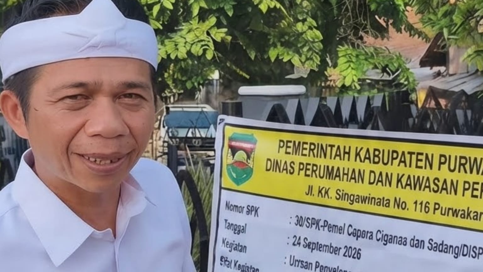 Om Zein kembali menjadi sorotan setelah menegur pemasangan papan informasi proyek pemerintah yang dinilainya kurang tepat. (HaloPWK)
