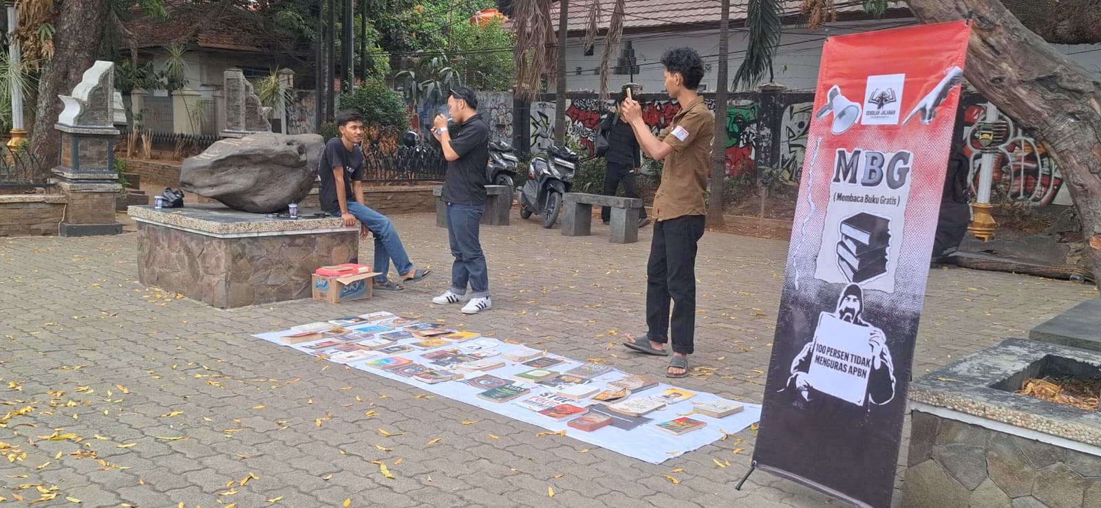 Sekolah Jalanan bukan merupakan kegiatan yang secara khusus diisi oleh mahasiswa dari perguruan tinggi tertentu. (HaloPWK)