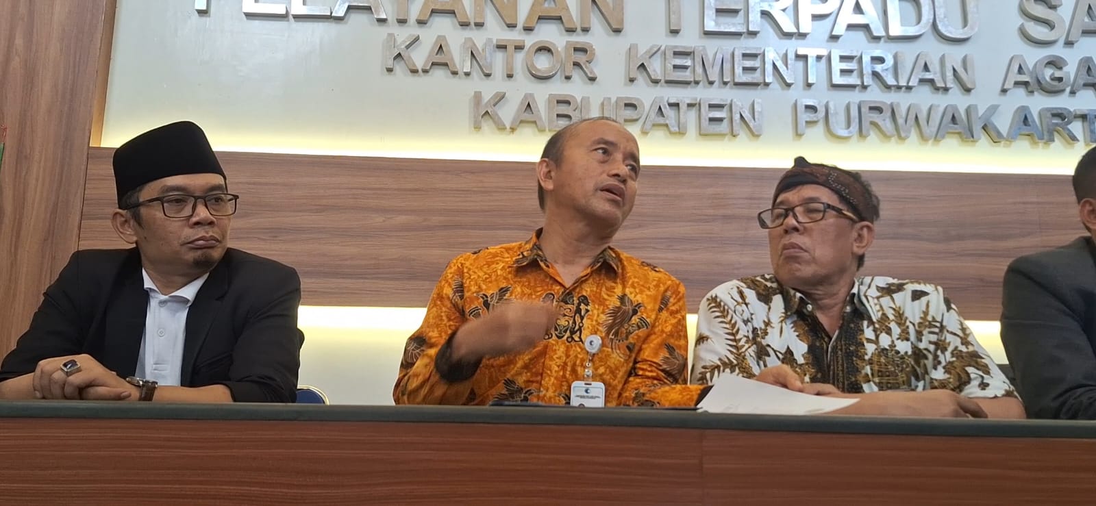 Kementerian Hak Asasi Manusia (Kanwil KemenHAM) Jawa Barat, Hasbullah Fudail, menyebut proses dan persyaratan terkait rencana pendirian gereja di Desa Cikopo. (HaloPWK)