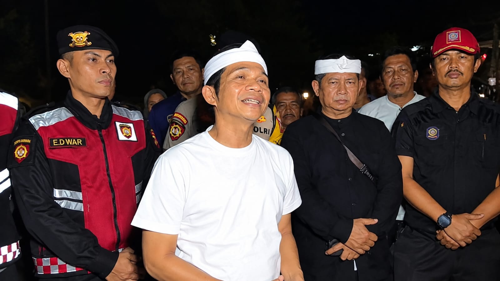 Saepul Bahri Binzein atau Om Zein kembali menegaskan aturan jam malam bagi pelajar. Siswa mulai dari tingkat SD, SMP, SMA hingga SMK diminta sudah berada di rumah. (HaloPWK)
