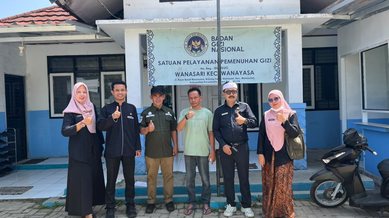 Dalam inspeksi kesehatan lingkungan pada 14 Oktober 2026, petugas menemukan air limbah di area SPPG. (HaloPWK)