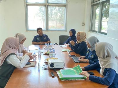 Dinas Lingkungan Hidup (DLH) Kabupaten Purwakarta melakukan pemeriksaan langsung ke lapangan atau ground check di PT Bio Industri Nusantara. (HaloPWK)