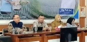 Putih Sari dan Nina Heltina Ajak Warga Purwakarta Pastikan Kepesertaan BPJS Kesehatan. (HaloPWK)
