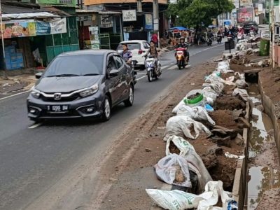 Dinas Lingkungan Hidup (DLH) Kabupaten Purwakarta, tegur proyek galian PLN. (HaloPWK)