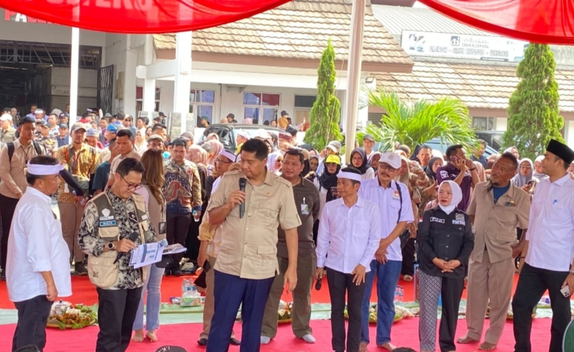 Plered Kirim 500 Ribu Genteng, Program Gentengisasi Dorong UMKM Naik Kelas. (HaloPWK)