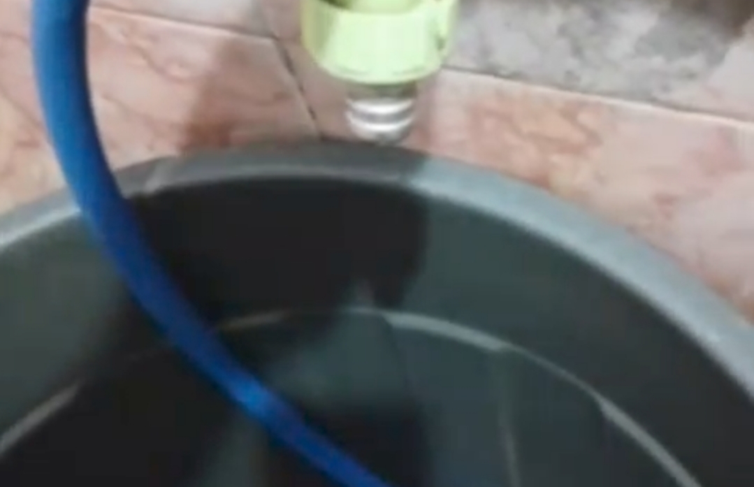 Pasokan air Perusahaan Umum Daerah Air Minum (Perumda Air Minum) atau PDAM yang kerap terhenti selama sepekan terakhir. (HaloPWK)