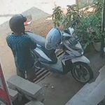 Honda Beat berwarna putih bernomor polisi T 6716 RB dilaporkan hilang dari depan sebuah konter di Jalan Alternatif Cikopak