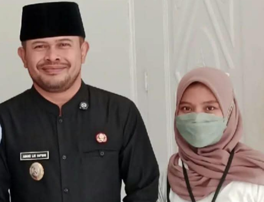Wakil Bupati Purwakarta bersama Rohaniah. (HaloPWK)